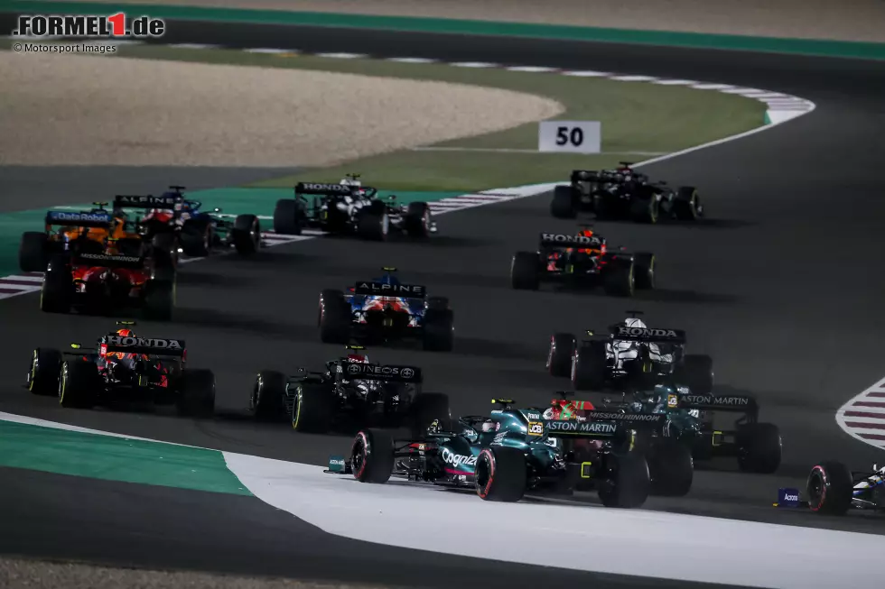 Lewis Hamilton (Mercedes), Pierre Gasly (AlphaTauri), Sergio Perez (Red Bull) und Fernando Alonso (Alpine) Foto zur News: Lewis Hamilton (Mercedes), Pierre Gasly (AlphaTauri), Sergio Perez (Red Bull) und Fernando Alonso (Alpine)