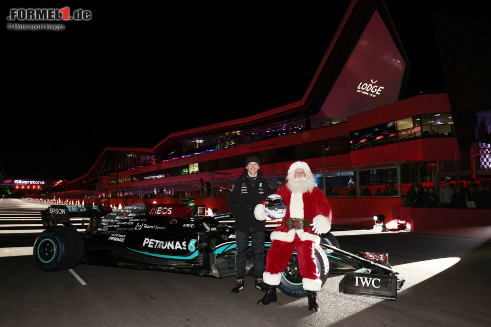 Foto zur News: Anthony Davidson und Santa Claus mit dem Mercedes W10