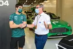 Foto zur News: Lance Stroll (Aston Martin) mit Bernd Mayländer