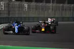 Foto zur News: Fernando Alonso (Alpine) und Max Verstappen (Red Bull)