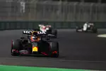 Foto zur News: Max Verstappen (Red Bull) und Nikita Masepin (Haas)