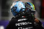 Foto zur News: Valtteri Bottas (Mercedes) und Lewis Hamilton (Mercedes)