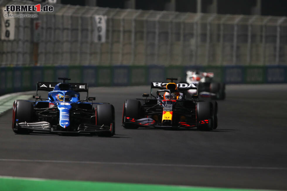 Foto zur News: Fernando Alonso (Alpine) und Max Verstappen (Red Bull)