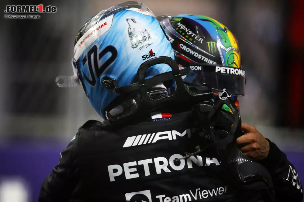 Foto zur News: Valtteri Bottas (Mercedes) und Lewis Hamilton (Mercedes)