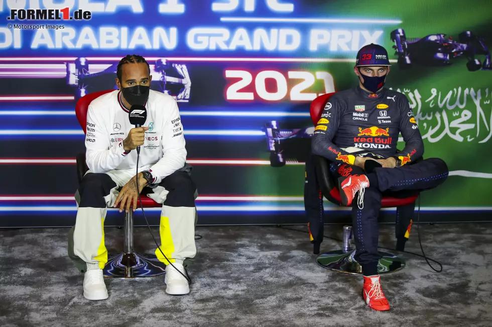 Foto zur News: Lewis Hamilton (Mercedes) und Max Verstappen (Red Bull)