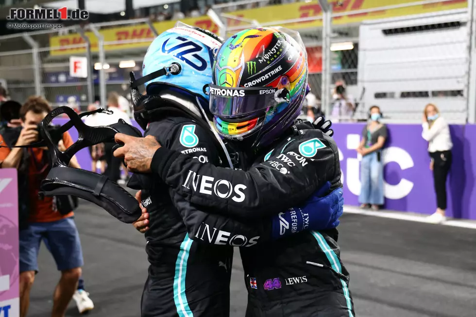 Foto zur News: Valtteri Bottas (Mercedes) und Lewis Hamilton (Mercedes)