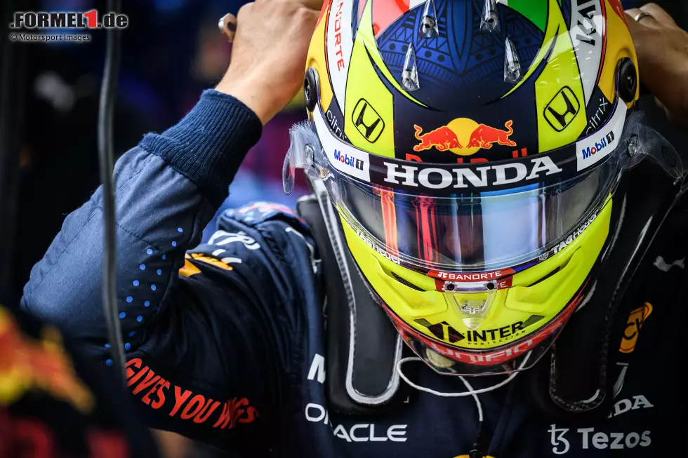 Foto zur News: Sergio Perez (Red Bull)