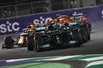 Foto zur News: Lewis Hamilton (Mercedes), Valtteri Bottas (Mercedes) und Max Verstappen (Red Bull)