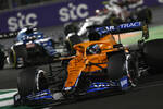 Foto zur News: Daniel Ricciardo (McLaren) und Fernando Alonso (Alpine)