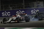 Foto zur News: Kimi Räikkönen (Alfa Romeo) und Sebastian Vettel (Aston Martin)