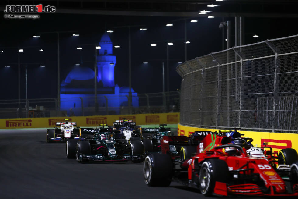Foto zur News: Carlos Sainz (Ferrari), George Russell (Williams), Sebastian Vettel (Aston Martin) und Lance Stroll (Aston Martin)