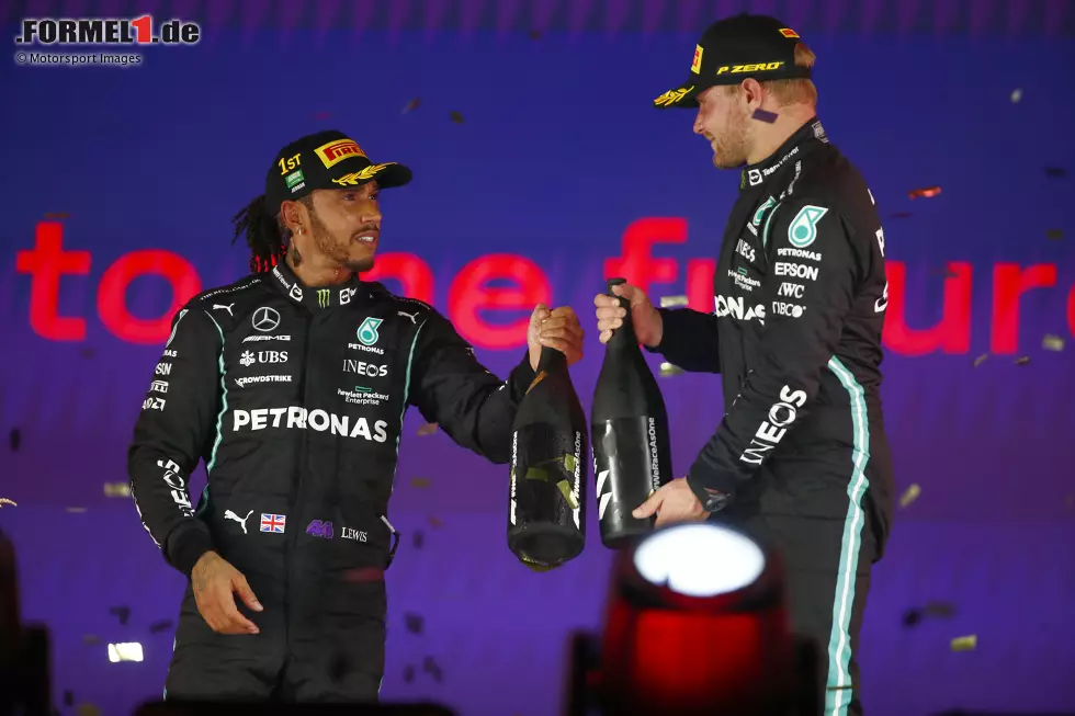 Foto zur News: Lewis Hamilton (Mercedes) und Valtteri Bottas (Mercedes)