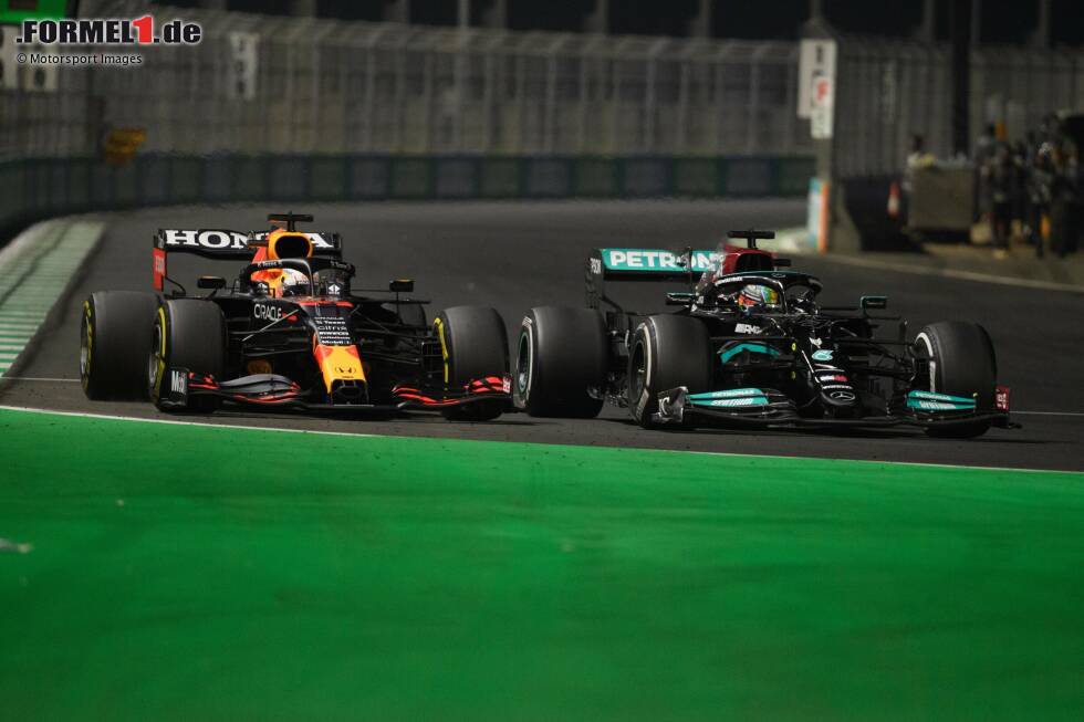 Foto zur News: Lewis Hamilton (Mercedes) und Max Verstappen (Red Bull)