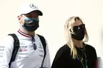 Foto zur News: Valtteri Bottas (Mercedes) mit Freundin Tiffany Cromwell