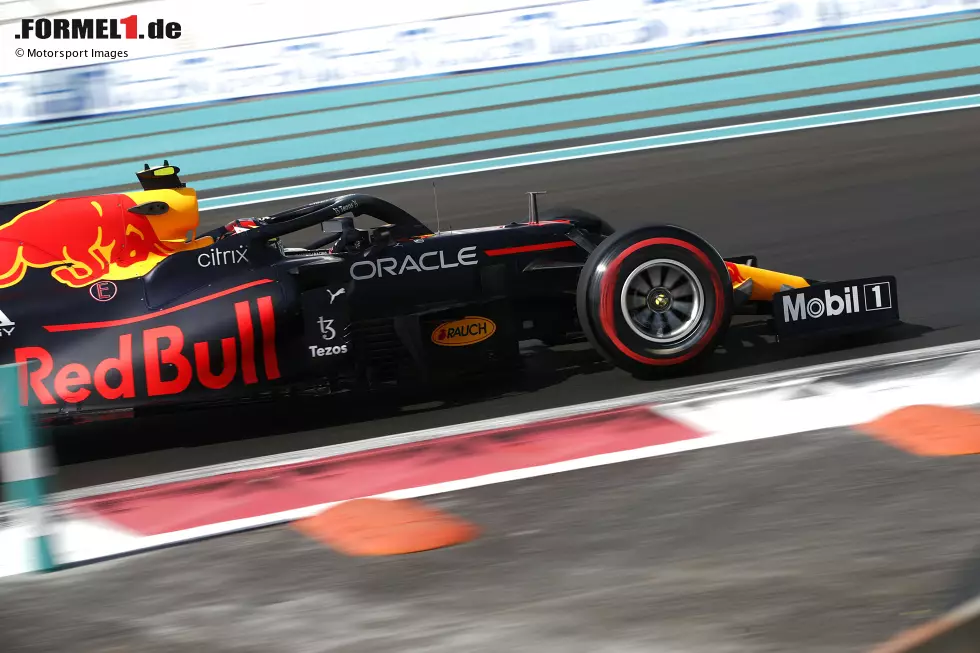 Foto zur News: Sergio Perez (Red Bull)