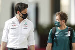 Foto zur News: Toto Wolff und Sebastian Vettel (Aston Martin)