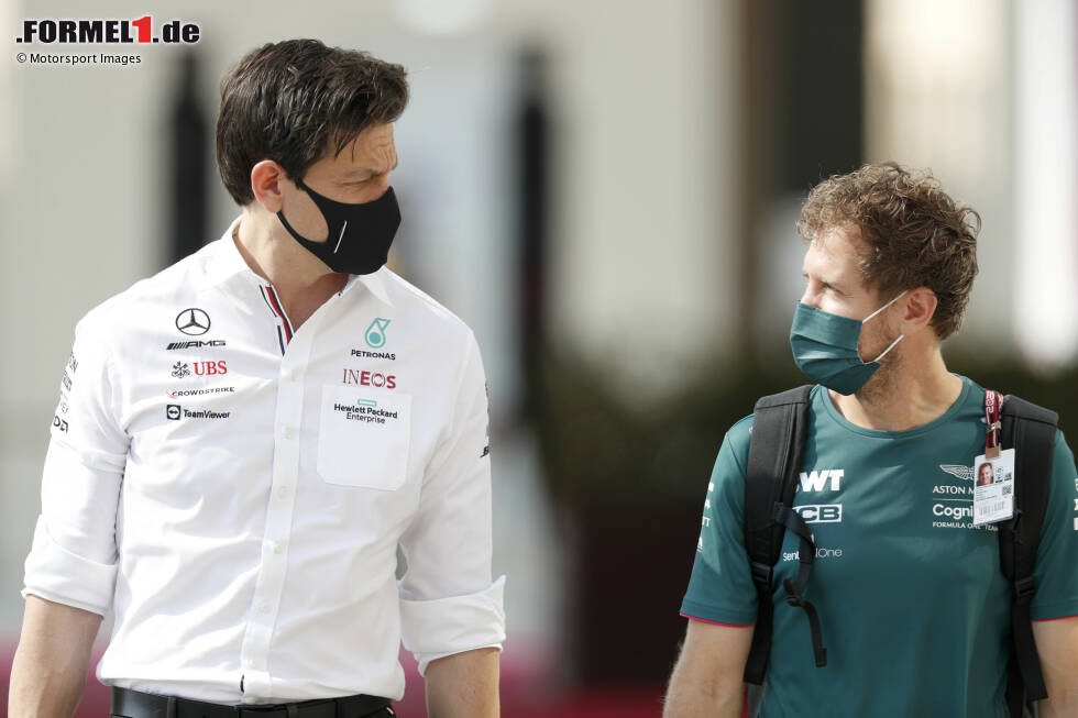 Foto zur News: Toto Wolff und Sebastian Vettel (Aston Martin)