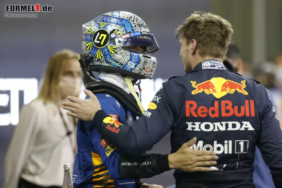 Foto zur News: Lando Norris (McLaren) und Max Verstappen (Red Bull)