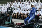 Foto zur News: Lewis Hamilton (Mercedes) und Valtteri Bottas (Mercedes)