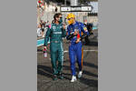 Foto zur News: Sebastian Vettel (Aston Martin) und Daniel Ricciardo (McLaren)