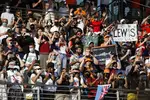 Foto zur News: Fans von Lewis Hamilton (Mercedes)