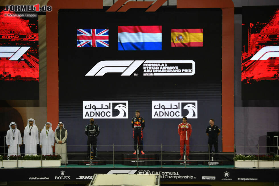 Foto zur News: Lewis Hamilton (Mercedes), Max Verstappen (Red Bull), Carlos Sainz (Ferrari) und Christian Horner