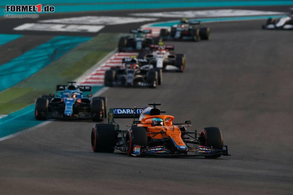 Foto zur News: Daniel Ricciardo (McLaren), Fernando Alonso (Alpine) und Pierre Gasly (AlphaTauri)