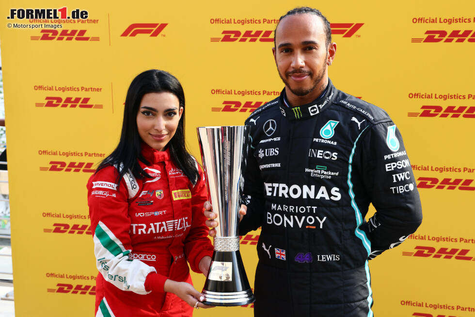 Foto zur News: Lewis Hamilton (Mercedes) mit der Fastest-Lap-Trophy