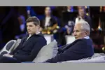 Foto zur News: Max Verstappen und Helmut Marko (Red Bull) am 20. Dezember 2021 bei &quot;Sport und Talk aus dem Hangar-7&quot; (ServusTV) in Salzburg