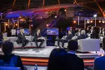 Foto zur News: Max Verstappen und Helmut Marko (Red Bull) am 20. Dezember 2021 bei &quot;Sport und Talk aus dem Hangar-7&quot; (ServusTV) in Salzburg