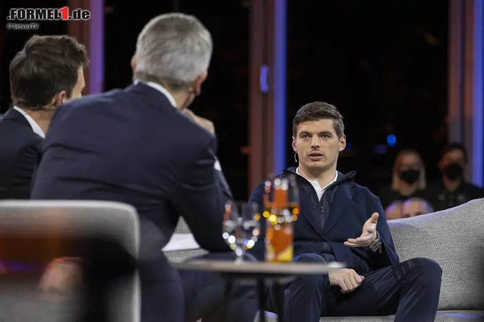 Foto zur News: Max Verstappen (Red Bull) am 20. Dezember 2021 bei &quot;Sport und Talk aus dem Hangar-7&quot; (ServusTV) in Salzburg