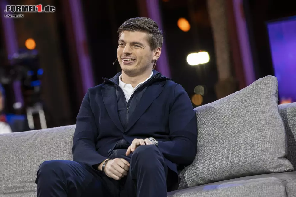 Foto zur News: Max Verstappen (Red Bull) am 20. Dezember 2021 bei &quot;Sport und Talk aus dem Hangar-7&quot; (ServusTV) in Salzburg