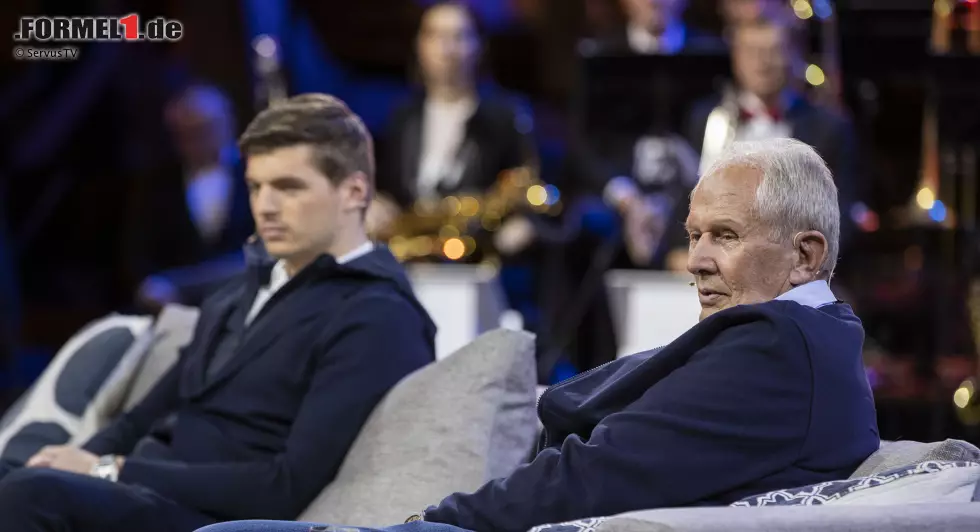 Foto zur News: Max Verstappen und Helmut Marko (Red Bull) am 20. Dezember 2021 bei &quot;Sport und Talk aus dem Hangar-7&quot; (ServusTV) in Salzburg