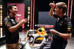 Foto zur News: Max Verstappen (Red Bull) und Sergio Perez (Red Bull)