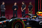 Foto zur News: Christian Horner, Max Verstappen (Red Bull) und Sergio Perez (Red Bull)