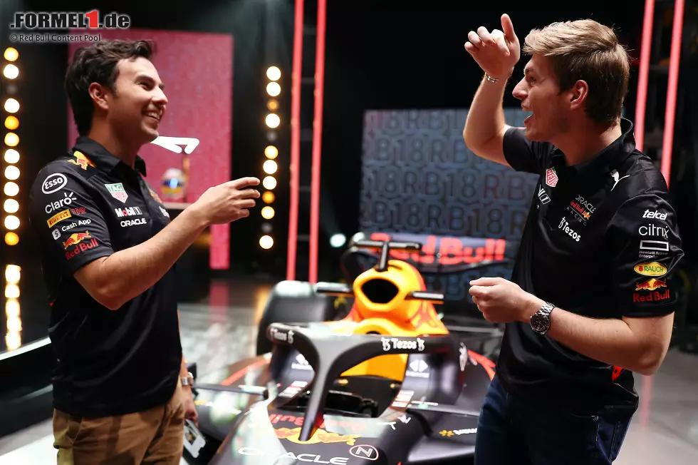 Foto zur News: Max Verstappen (Red Bull) und Sergio Perez (Red Bull)