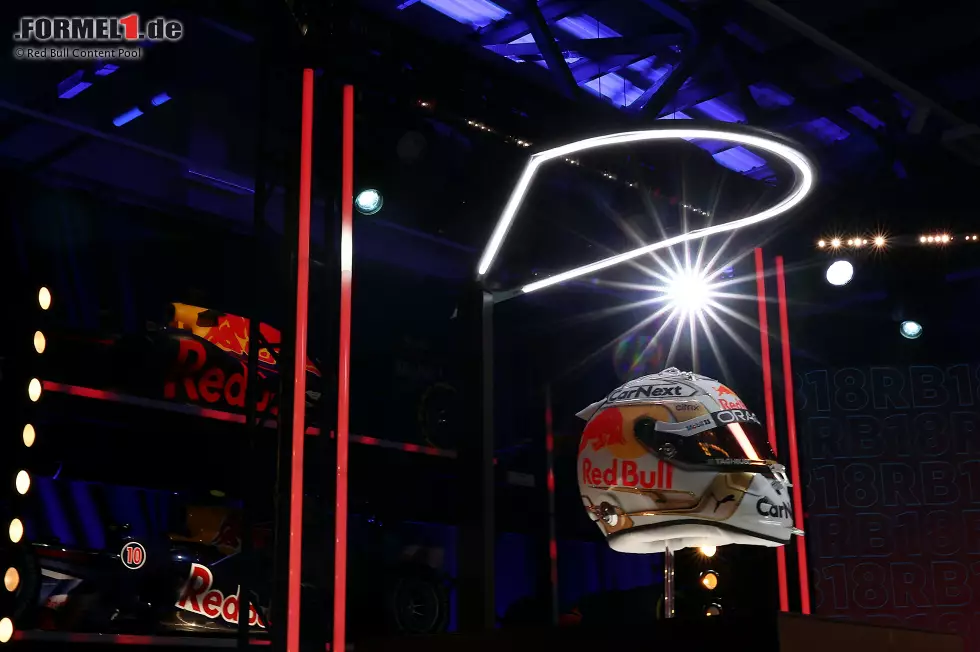 Foto zur News: Helm von Max Verstappen (Red Bull)