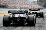 Foto zur News: Lando Norris (McLaren) und Guanyu Zhou (Alfa Romeo)