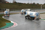 Foto zur News: Bewässerung der Formel-1-Strecke für Reifentests