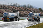 Foto zur News: Bewässerung der Formel-1-Strecke für Reifentests