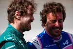 Foto zur News: Sebastian Vettel (Aston Martin) und Fernando Alonso (Alpine)