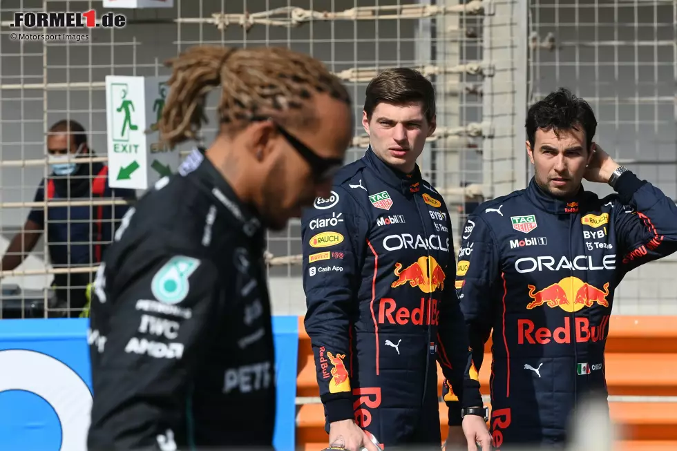 Foto zur News: Lewis Hamilton (Mercedes), Max Verstappen (Red Bull) und Sergio Perez (Red Bull)