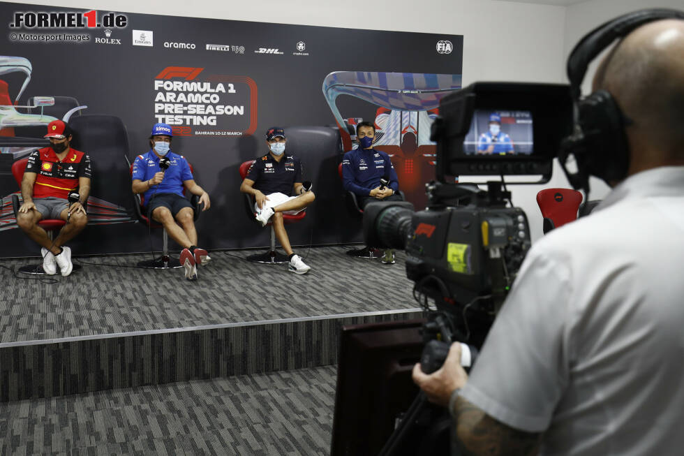 Foto zur News: Alexander Albon (Williams), Carlos Sainz (Ferrari), Fernando Alonso (Alpine) und Sergio Perez (Red Bull)