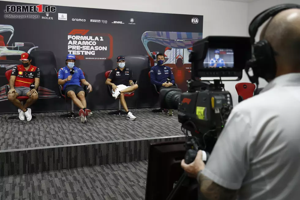 Foto zur News: Alexander Albon (Williams), Carlos Sainz (Ferrari), Fernando Alonso (Alpine) und Sergio Perez (Red Bull)