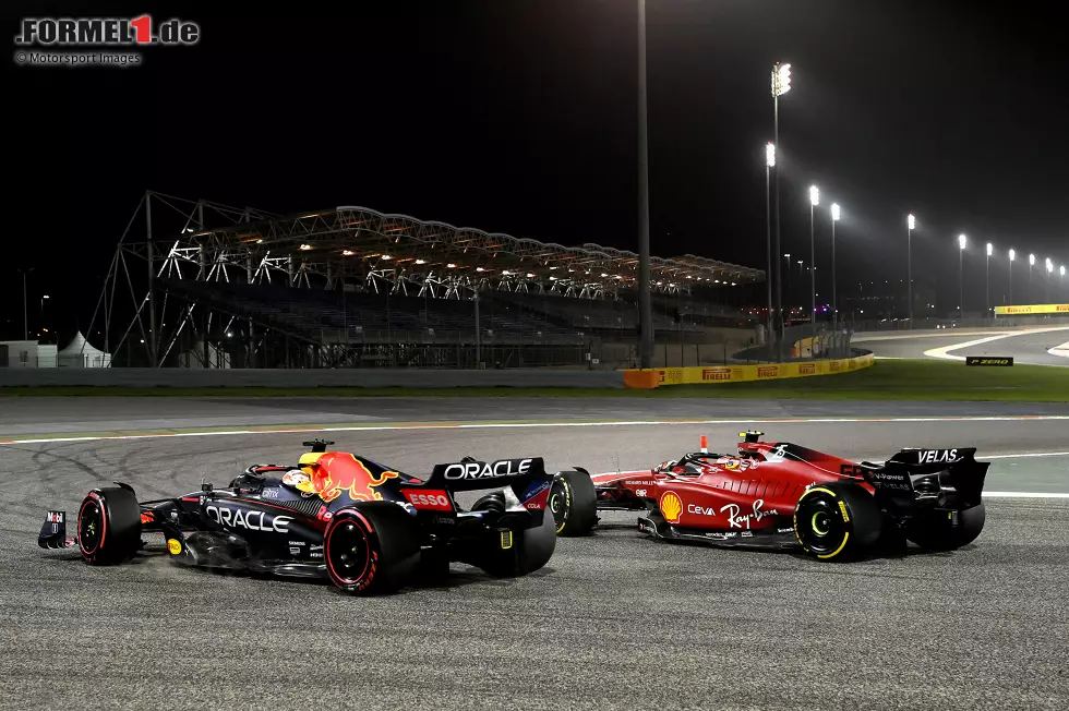 Foto zur News: Carlos Sainz (Ferrari) und Max Verstappen (Red Bull)