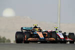 Foto zur News: Lando Norris (McLaren) und Mick Schumacher (Haas)
