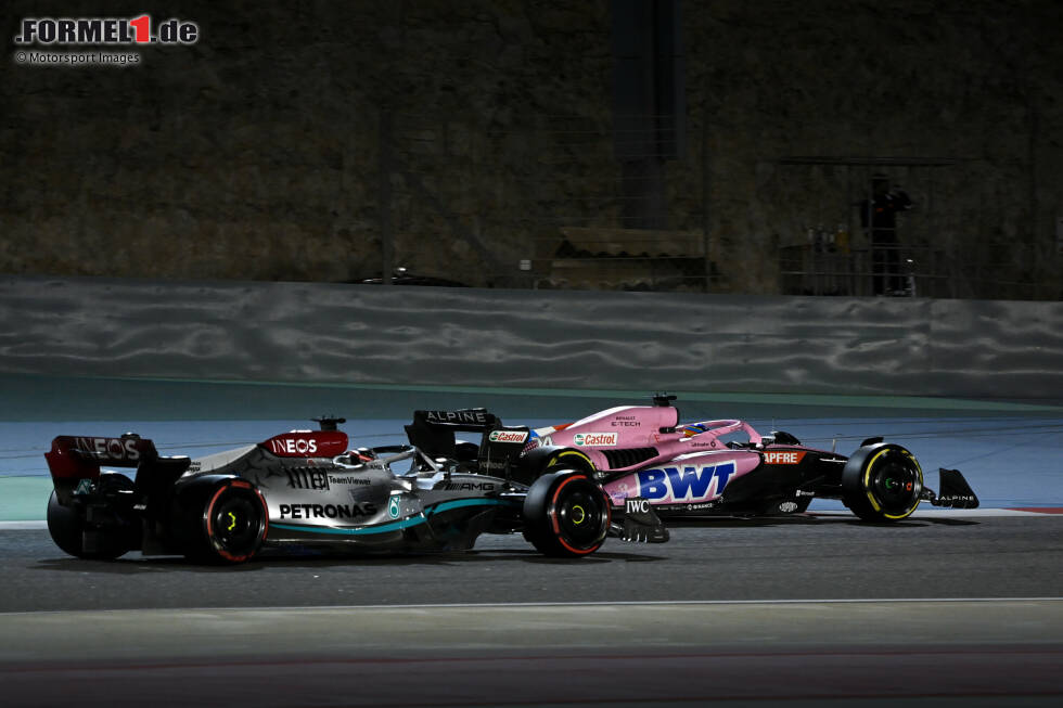 Foto zur News: Fernando Alonso (Alpine) und George Russell (Mercedes)