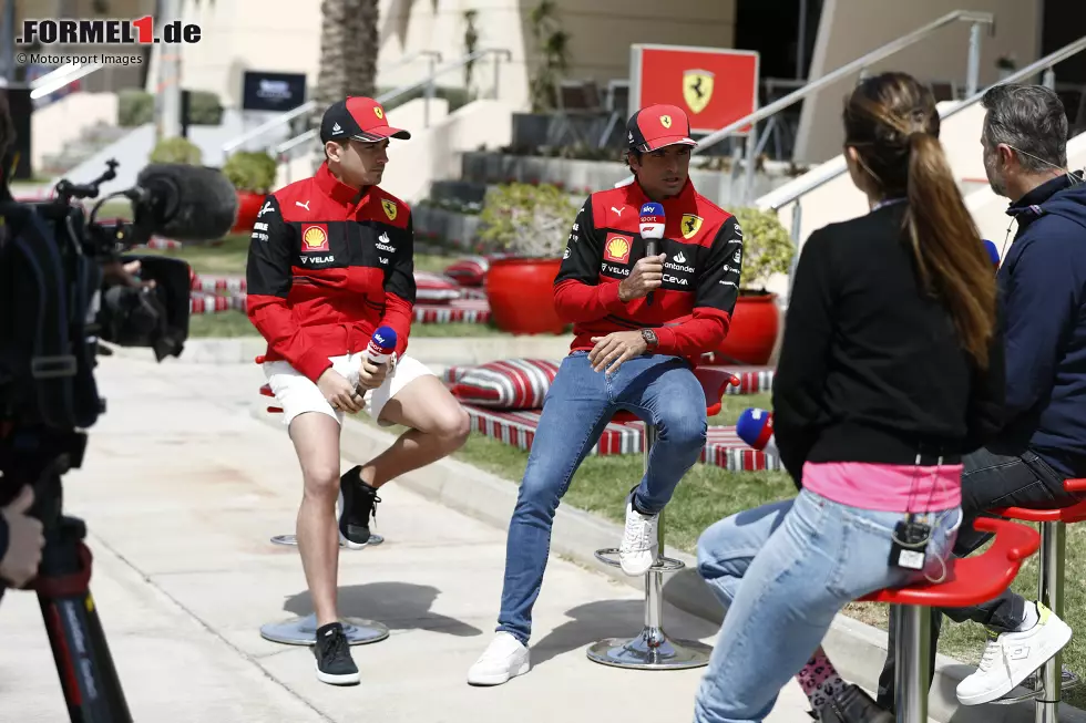 Foto zur News: Charles Leclerc (Ferrari) und Carlos Sainz (Ferrari)