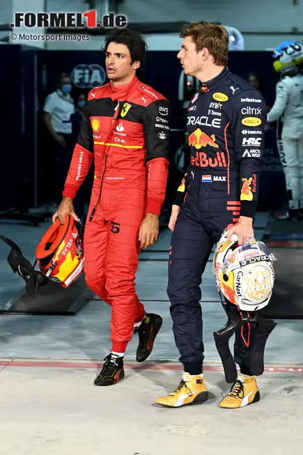 Foto zur News: Carlos Sainz (Ferrari) und Max Verstappen (Red Bull)