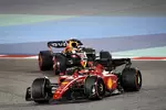 Foto zur News: Charles Leclerc (Ferrari) und Max Verstappen (Red Bull)